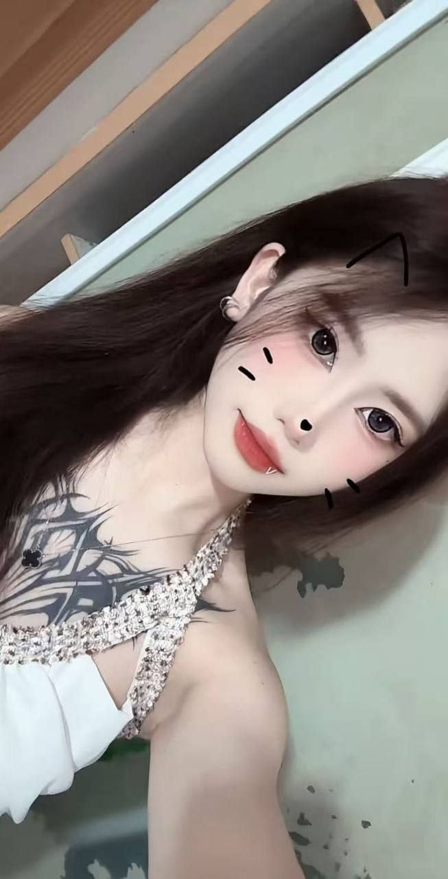 湖南 郴州宜章 18岁 163cm 53 C杯 抽烟纹身:无 SM:否 无套:否 口交:可 过夜:是 同居:否 可飞:无法飞往外省