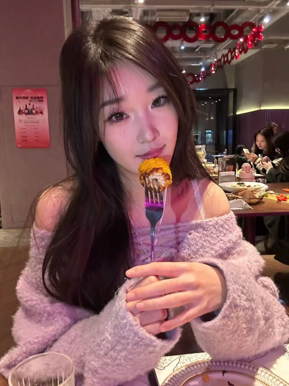 山东 德州 18岁 170cm 94 B杯 抽烟纹身:无 SM:是 无套:否 口交:可 过夜:可 同居:否 可飞:可飞、异地地区描述 特点:音乐生 会提供情绪价值 可以玩sm