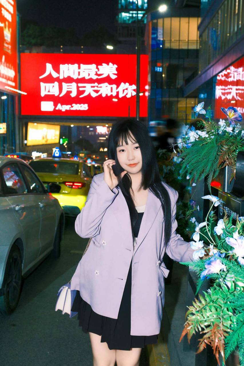 陕西 安康 22岁 163cm 110 C杯 抽烟纹身:无 SM:否 无套:可 口交:可 过夜:可 同居:否 可飞:可飞、无具体地区描述 特点:皮肤白,颜值高,会唱歌,会点拉丁舞,喜欢研究穿搭,喜欢穿各种情趣内衣,文凭本科,能陪聊文史哲,学过美术,能聊点艺术