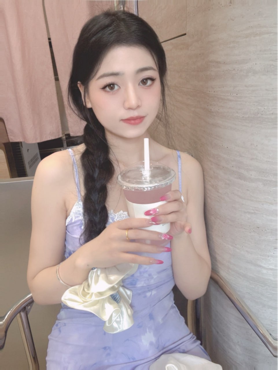 上海 25岁 160cm 90 C杯 抽烟纹身:轻度可以 SM:是 无套:否 口交:否 过夜:否 同居:否 可飞:江浙沪 特点:很喜欢跳舞身材很好 胸大 皮肤白 原生脸0整 圈子干净无不良嗜好 性格好 温柔不矫情 活好反差,体验感很好接受程度高,会提供情绪价值