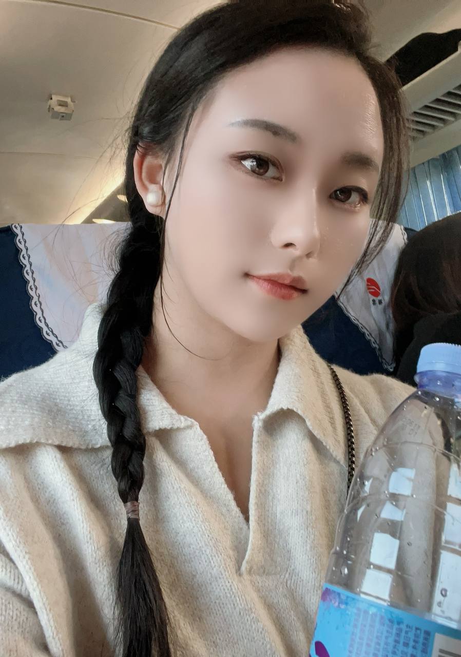 江西 赣州 29岁 159cm 106 B杯 抽烟纹身:无纹身 SM:否 无套:可 口交:否 过夜:否 同居:否 可飞:不 特点:良家 刚入行