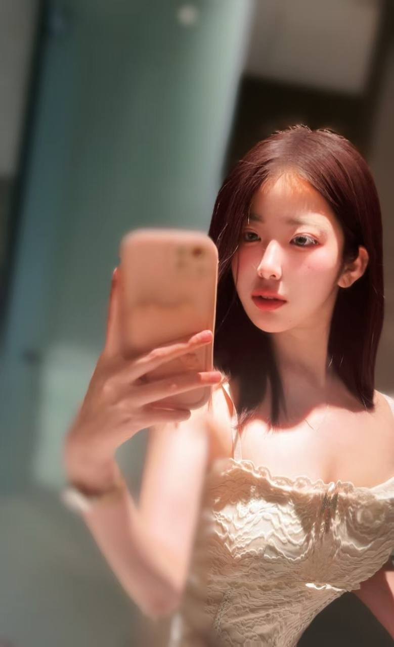 上海 浦东 20岁 166cm 94 F杯 抽烟纹身:无纹身 无不良嗜好 SM:否 无套:否 口交:否 过夜:是 同居:是 可飞:可 特点:无整容纹身 在校大学生私生活干净 温柔善良 会提供情绪价值不端着善解人意