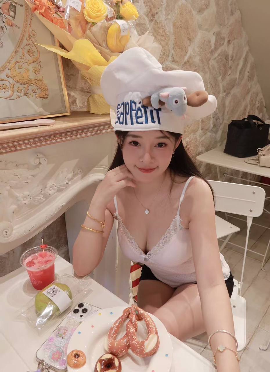 浙江 杭州 23岁 160cm 90 B杯 抽烟纹身:无 SM:否 无套:可 口交:否 过夜:可 同居:可 可飞:能 特点:温柔善良 笑容甜美治愈 声音自带初恋感 天然冷白皮 五官特别精致 身材比例好 上反差 自己会主动 喜欢添 会配合好你 接受度高 可以穿你喜欢的丝袜 情绪价值满满