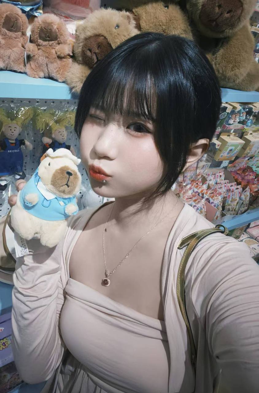 河南 开封 18岁 158cm 95 B杯 抽烟纹身:有抽烟 SM:是 无套:可 口交:可 过夜:可 同居:可 可飞:可 特点:干净卫生