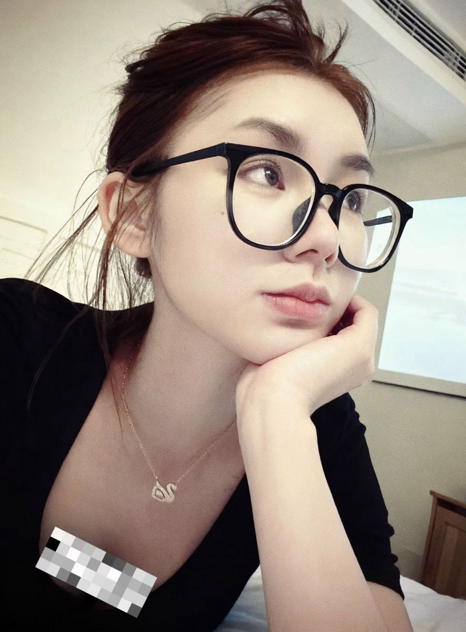 福建 福州 22岁 152cm 76 A杯 抽烟纹身:无纹身 SM:是 无套:是 口交:是 过夜:是 同居:是 可飞:可 特点:性格好 第一次找by 会提供情绪价值 可以穿老板喜欢的制服 长期可以谈