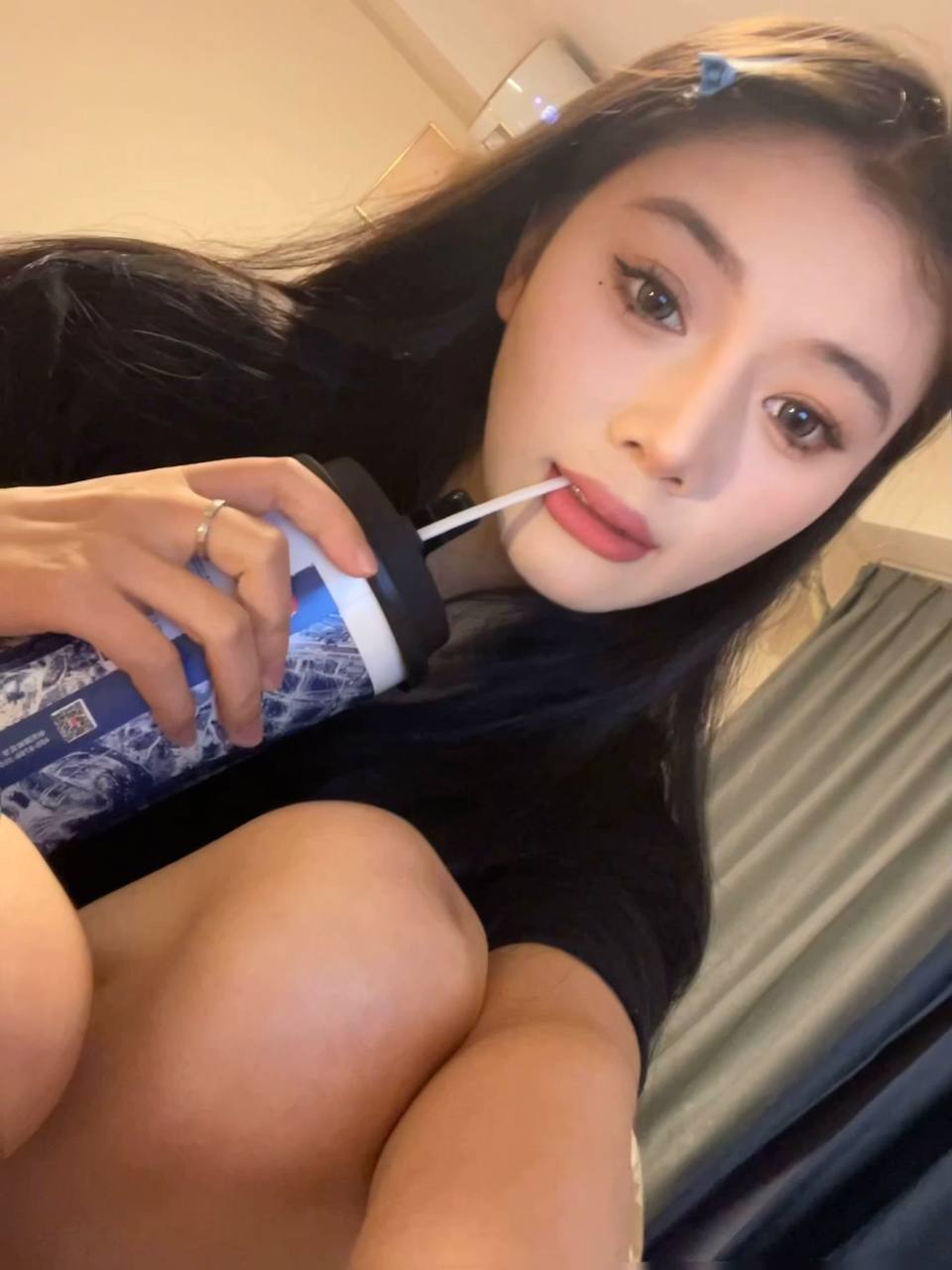 四川 成都 21岁 160cm 40 B杯 抽烟纹身:有一点 SM:是 无套:是 口交:是 过夜:是 同居:是 可飞:可 特点:温柔体贴，身材娇小可爱，小腰精，喜欢唱歌，会喝一点小酒，懂事有分寸，性格开朗，接受能力强，是个m，喜欢被调教，可以cos角色扮演，给你增加体验感