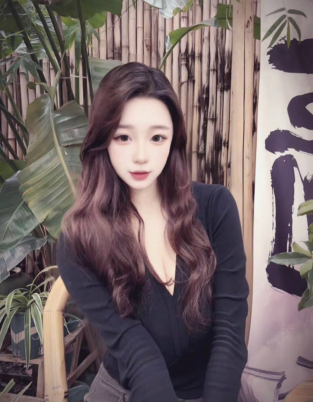 四川 成都 22岁 163cm 57 D杯 抽烟纹身:有一点 SM:是 无套:可 口交:否 过夜:否 同居:否 可飞:没有 特点:微微丰满，身体敏感，水多。初次接触这个圈子，性格好，话多不冷场。