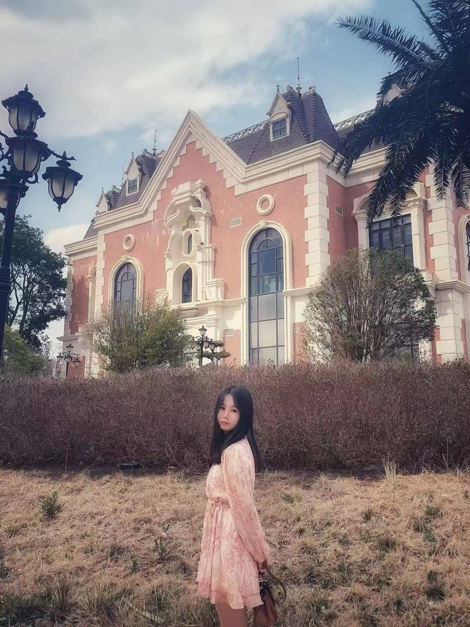 云南 昆明 20岁 162cm 98 B杯 抽烟纹身:无纹身 SM:否 无套:否 口交:可 过夜:可 同居:不接受 可飞:可 特点:温柔安静