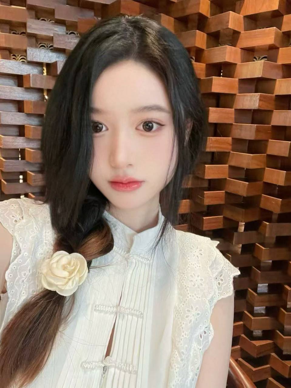 江苏 苏州 22岁 170cm 102 C杯 抽烟纹身:无纹身 SM:否 无套:否 口交:可 过夜:可 同居:可 可飞:可外省 特点:在校大学生，艺术生会唱歌，甜美清纯，性格温柔，善解人意，会给情绪价值，谈吐好，可放心带出去社交，腰臀比很棒，腿长，天然大，冷白皮