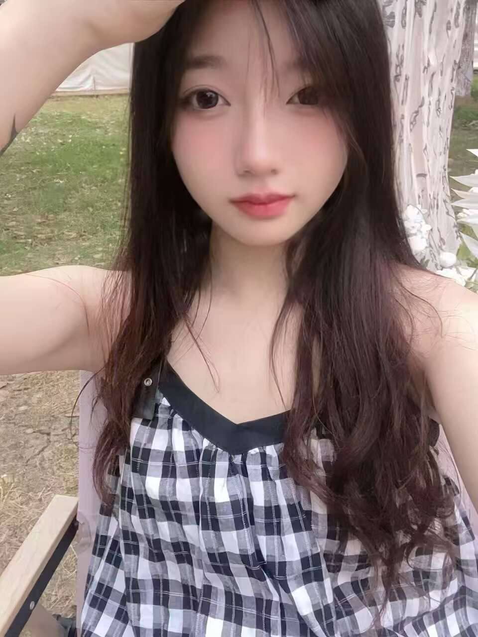 江苏 苏州 19岁 160cm 86 B杯 抽烟纹身:有纹身 SM:是 无套:可 口交:可 过夜:可 同居:否 可飞:看情况 特点:年轻漂亮,会打游戏可以一起开黑