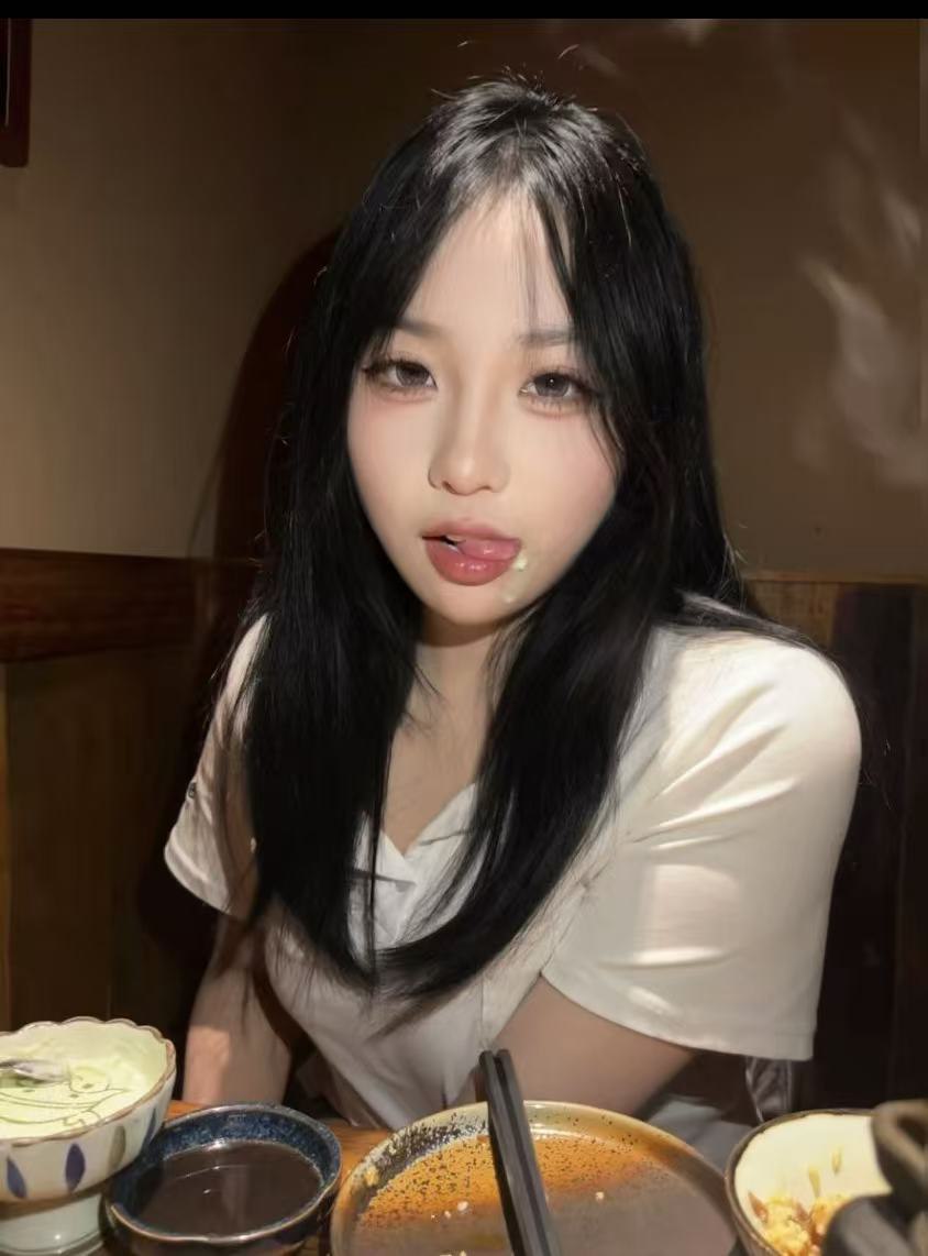 湖北 神农架 19岁 162cm 110 C杯 抽烟纹身:有纹身 SM:是 无套:可 口交:可 过夜:可 同居:否 可飞:可外省 特点:可陪打游戏 乐观开朗 话都能接上 会喷水 反差