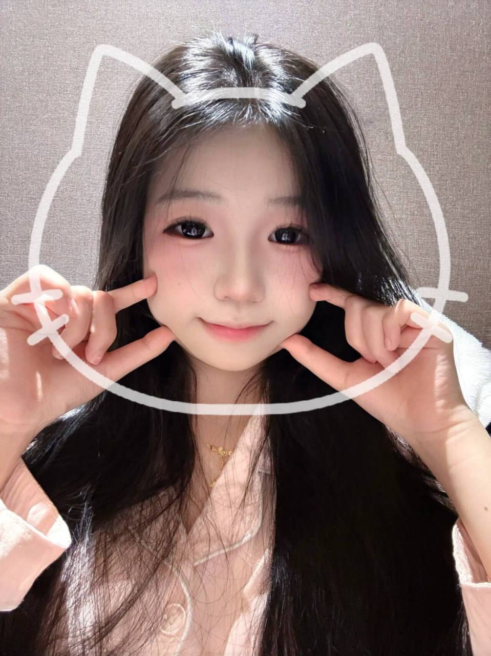 广东 清远 17岁 155cm 80 A杯 抽烟纹身:无纹身 SM:是 无套:否 口交:否 过夜:可 同居:可 可飞:可 特点:性格温和好相处 脸肉多,打我手不会痛