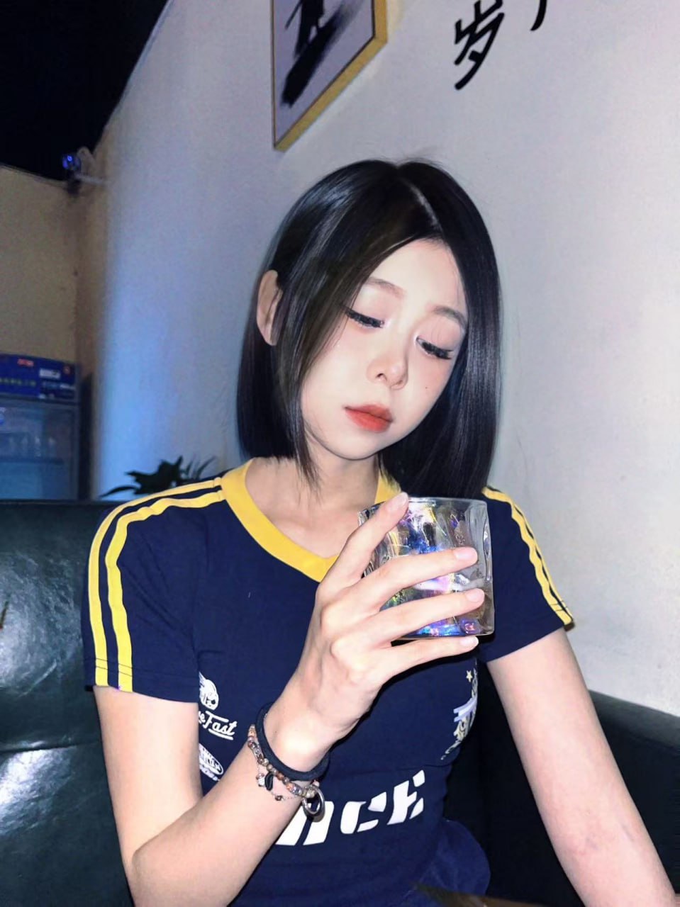 四川 成都 23岁 155cm 84 B杯 抽烟纹身:否 SM:是 无套:可 口交:可 过夜:可 同居:看情况 可飞:可 特点:知性小美第一次下海 人美声甜 可甜可御 性格温柔活泼 乖巧听话 懂事有分寸不粘人 懂得照顾人 情绪价值高 可口可内可无套 床上主动 水多 很骚 很反差 口活好 不死鱼 配合度高 叫床好听 可以接受SM 刚玩不久 接触程度不高 渴望有老板来开发更多玩法 接受度高 不是很过分的要求的都是可以接受的 期待老板来开发 很听话 会提供足够的情绪价值