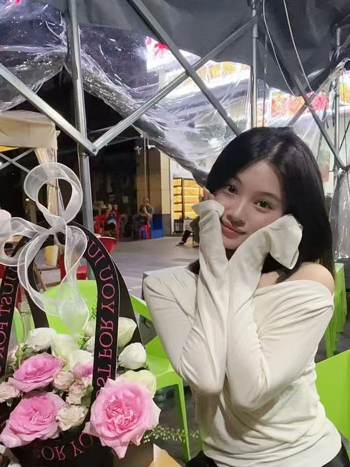 四川 成都 26岁 158cm 85 B杯 抽烟纹身:否 SM:否 无套:否 口交:可 过夜:可 同居:否 可飞:可 特点:缺钱第一次出来找 乖巧听话 性格温柔体贴 大方知性 可口可无套 床上主动 水多会喷 高潮了滋滋喷泉 反差 不死鱼 配合度高 声音好听 叫床一流 懂事听话 会提供情绪价值 不是很过分的要求都会满足老板的 期待开发老板一起解锁不同的姿势体位