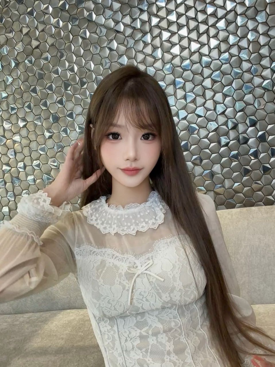 福建 福州 18岁 170cm 90 B杯 抽烟纹身:无纹身 SM:否 无套:否 口交:否 过夜:否 同居:可 可飞:省内可以 省外加钱 特点:风格多变 不抽烟 无纹身皮肤细腻 可甜可御 本人好看 腰细屁股有肉 嫩紧