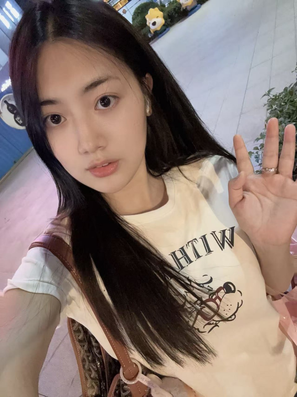 河南 郑州 25岁 160cm 102 B杯 抽烟纹身:否 SM:是 无套:否 口交:否 过夜:可 同居:否 可飞:没有