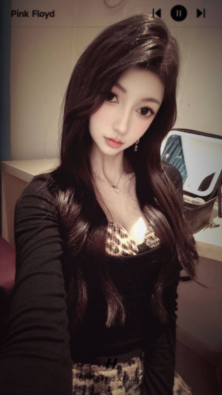 浙江 杭州 24岁 169cm 92 B杯 抽烟纹身:否 SM:是 无套:可 口交:可 过夜:可 同居:否 可飞:可 特点:智商情商都在线,异域风情,性格很好,气氛好,混血视觉感(原生脸,无整容),长相深邃,本人比照片好看,无纹身,身材好,可甜可御