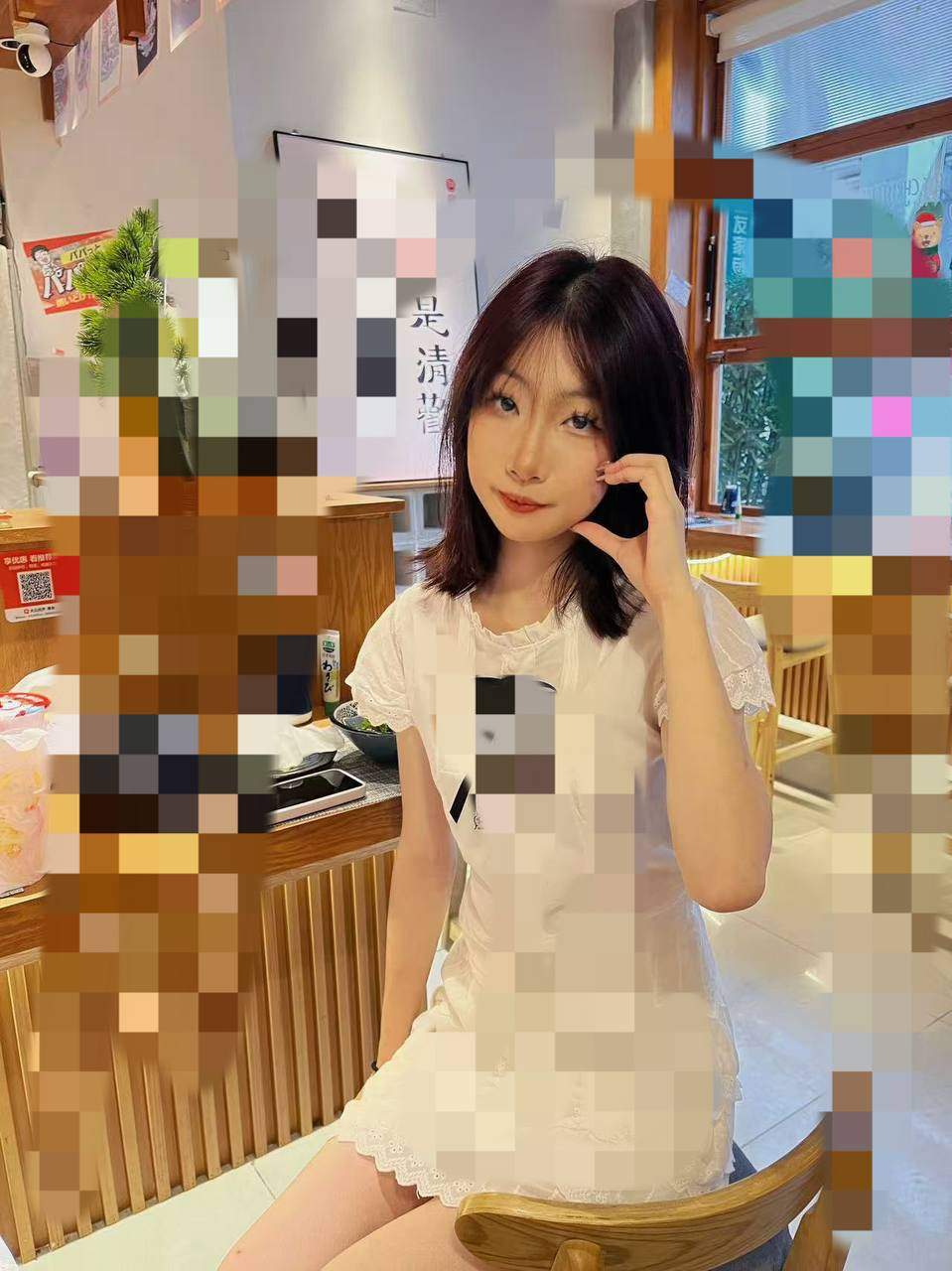 重庆 江北 19岁 163cm 42 A杯 抽烟纹身:没有纹身 SM:否 无套:否 口交:否 过夜:可 同居:可 可飞:重庆周围 特点:年龄小,比较瘦,会提供情绪价值