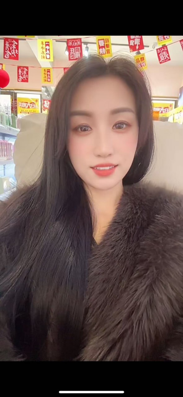 江苏 苏州 30岁 163cm 102 C杯 抽烟纹身:无纹身 SM:否 无套:可 口交:否 过夜:否 同居:否 可飞:偶尔可以 特点:可口 可无套 口活一流，c罩杯可胸推 人前人后反差感拉满 很紧 水多，床上非常主动配合，sm等你来开发