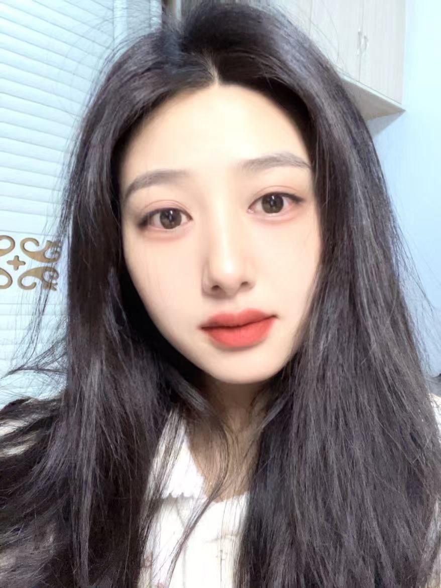 河南 郑州 27岁 163cm 124 B杯 抽烟纹身:无 SM:否 无套:否 口交:否 过夜:可 同居:后期 可飞:能 特点:会提供情绪价值