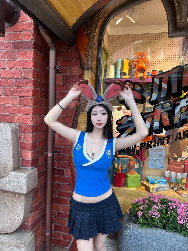 云南 昆明 4岁 165cm 55 C杯 抽烟纹身:有纹身 SM:是 无套:否 口交:否 过夜:可 同居:可 可飞:可 特点:可甜可御擅长提供情绪价值