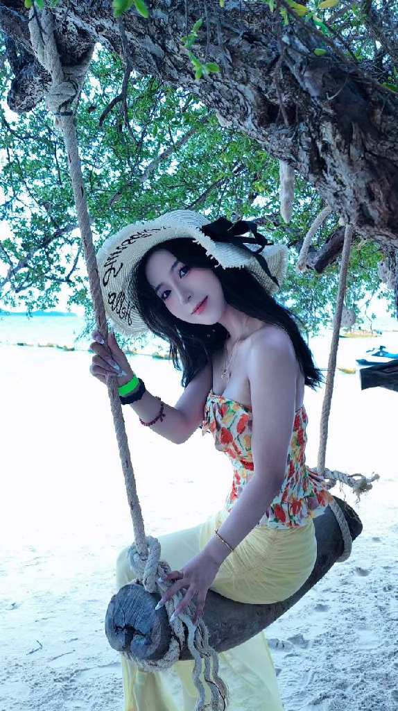 云南 昆明 4岁 164cm 56 C杯 抽烟纹身:无纹身 SM:轻微 无套:否 口交:否 过夜:可 同居:可 可飞:可出省 特点:活泼开朗 enfj