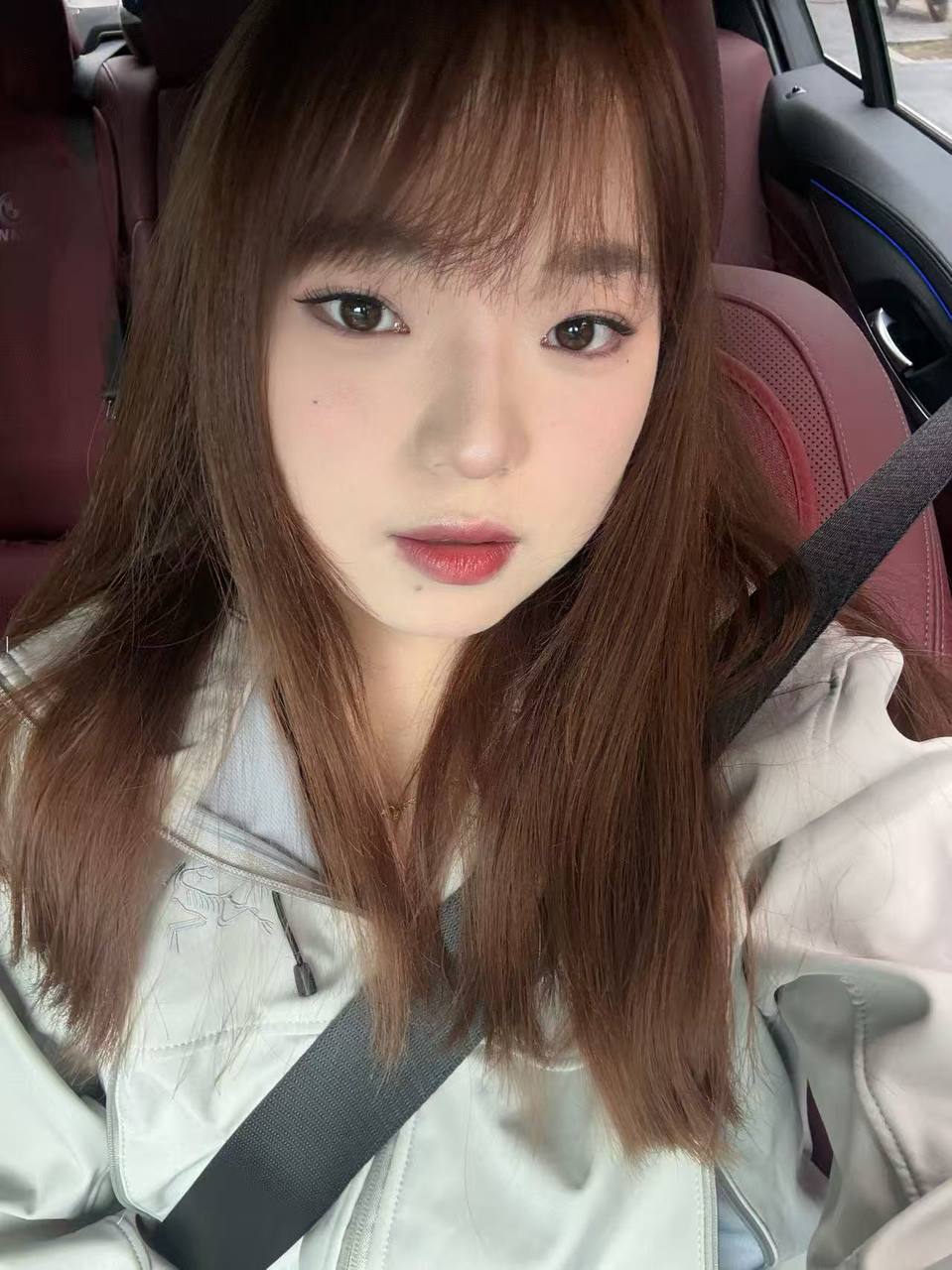 重庆 沙坪坝 21岁 162cm 108 C杯 抽烟纹身:有纹身 SM:否 无套:否 口交:否 过夜:可 同居:否 可飞:可 特点:没啥吧