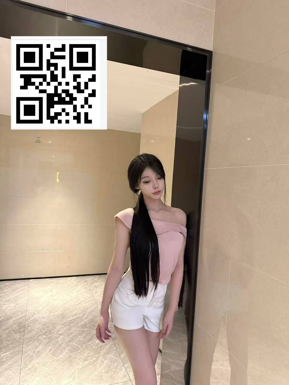 山东 济南 19岁 168cm 90 B杯 抽烟纹身:无纹身 SM:否 无套:否 口交:可 过夜:可 同居:否 可飞:可 有护照港澳通 特点:济南本地人,在济南上学,目前大一,会跳舞学过三年舞蹈,会乐器会弹琵琶,练过体育长跑,性格方面较温柔会善解人意,生活比较简单喜欢宅家