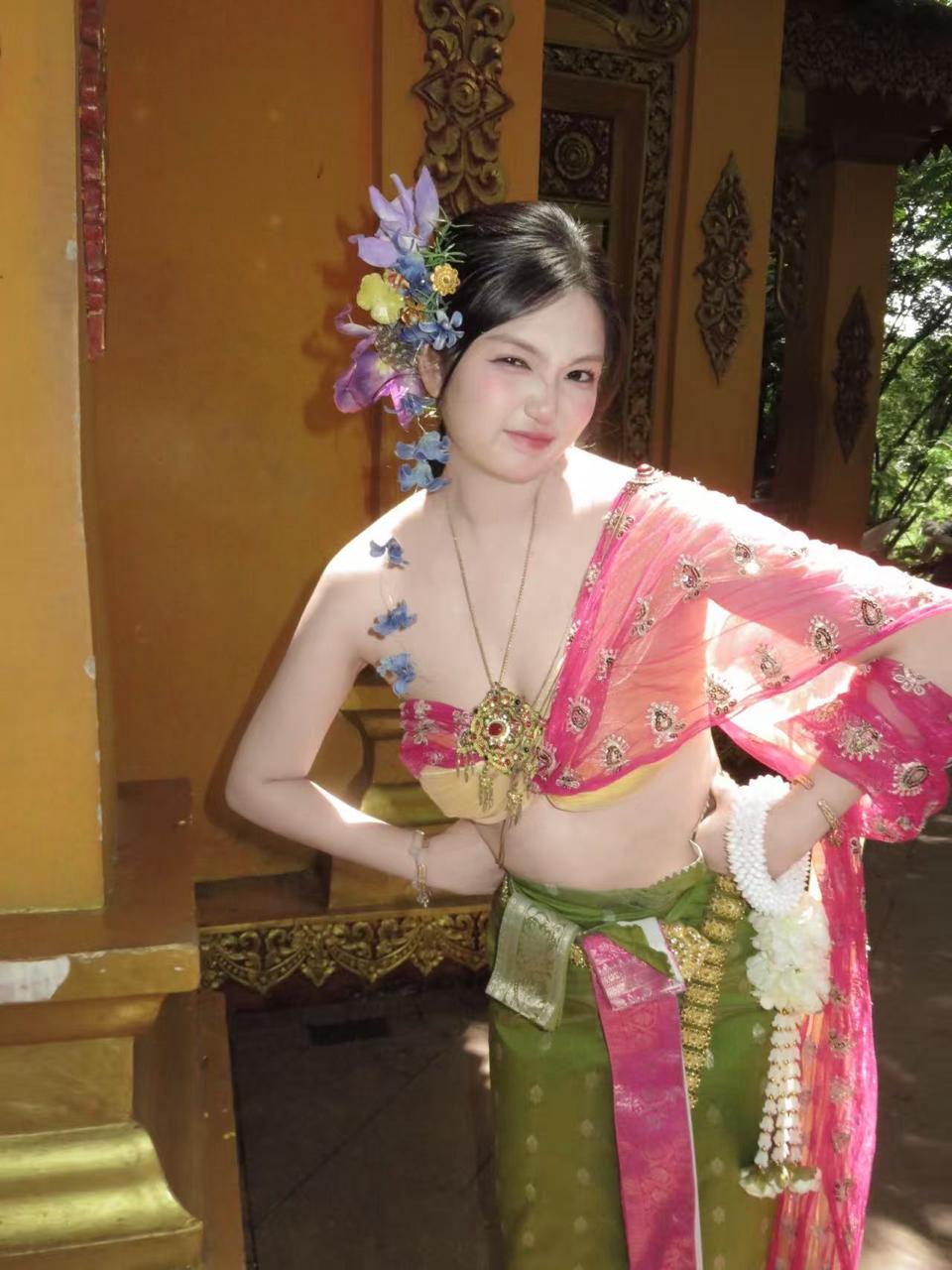 重庆 重庆 25岁 170cm 118 C杯 抽烟纹身:无 SM:否 无套:可 口交:可 过夜:可 同居:可 可飞:可 特点:不作不闹有边界感 活泼开朗皮肤白 懂事有趣