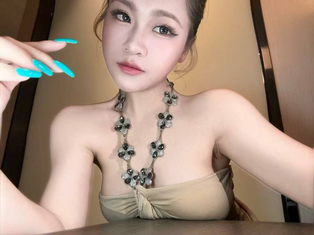 四川 成都 24岁 163cm 94 D杯 抽烟纹身:无纹身 SM:是 无套:是 口交:是 过夜:是 同居:是 可飞:能 特点:纯天然D,3岁开始学舞蹈,一直跳舞到现在,世界啦啦操冠军队伍退役舞蹈队员,大学专业是民族音乐,唱歌很好听,非常有反差感,很会提高情绪价值