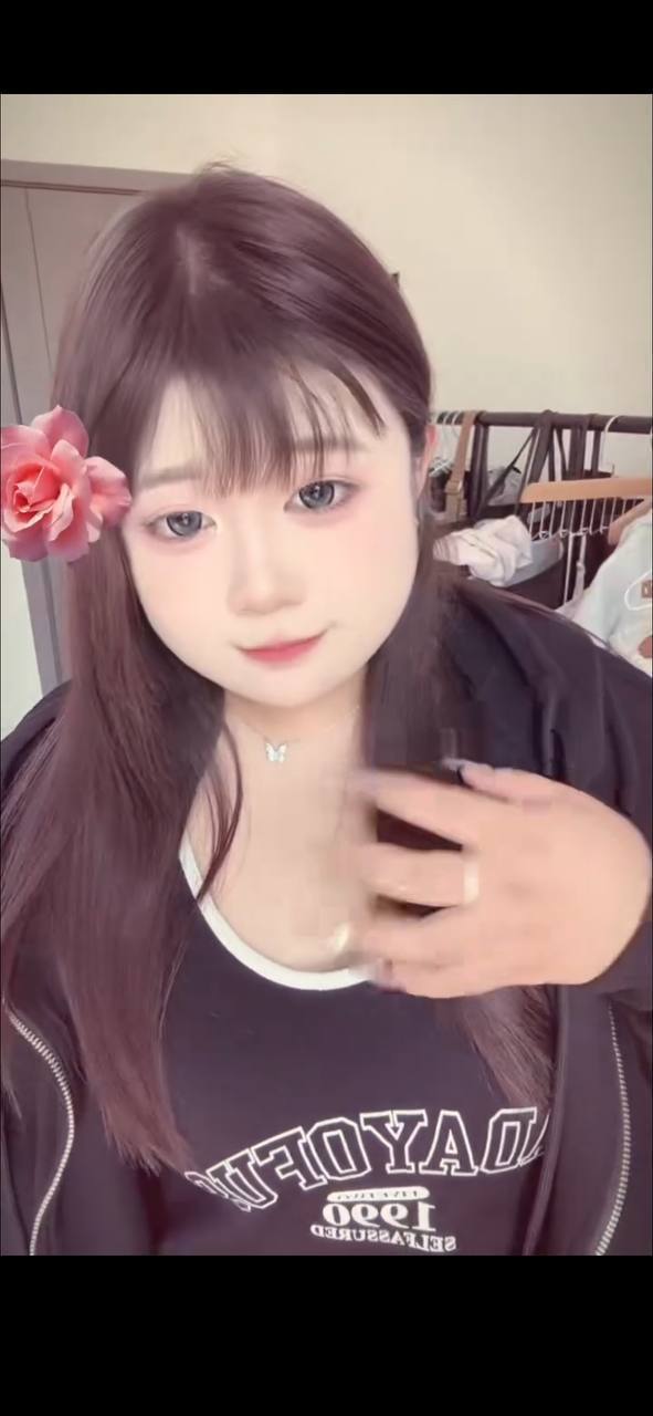 河北 邯郸 18岁 160cm 170 C杯 抽烟纹身:否 SM:是 无套:可 口交:否 过夜:可 同居:可 可飞:可 特点:口活比较好,会冰会火,会嗦了会裹,还会跳跳糖