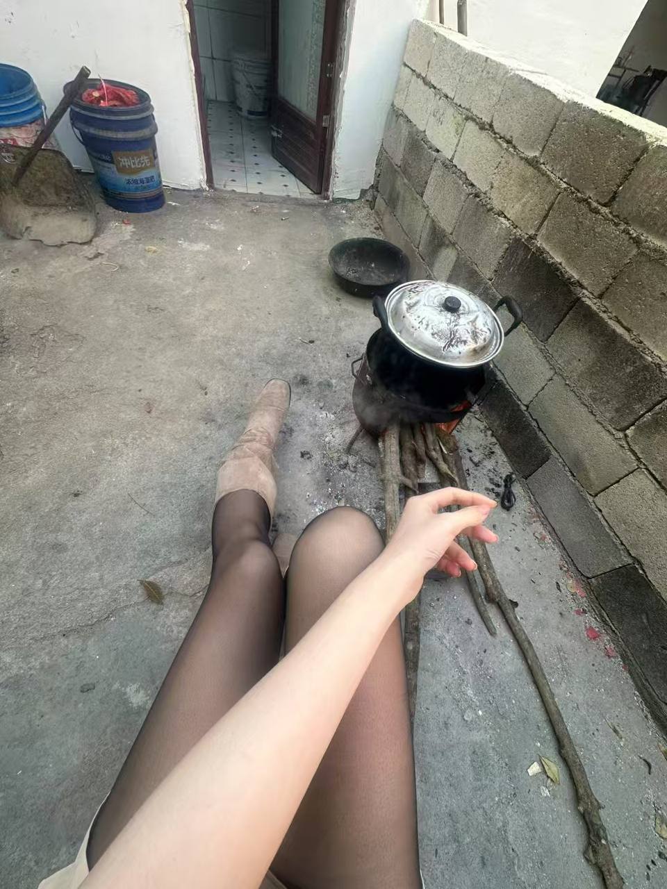 海南 三亚 4岁 182cm 130 C杯 抽烟纹身:无纹身 SM:轻微 无套:可 口交:可 过夜:可 同居:可 可飞:可去其他省份 特点:拥有大长腿,身材各方面都很好,人美心善,说话好听,美丽大方,情绪稳定