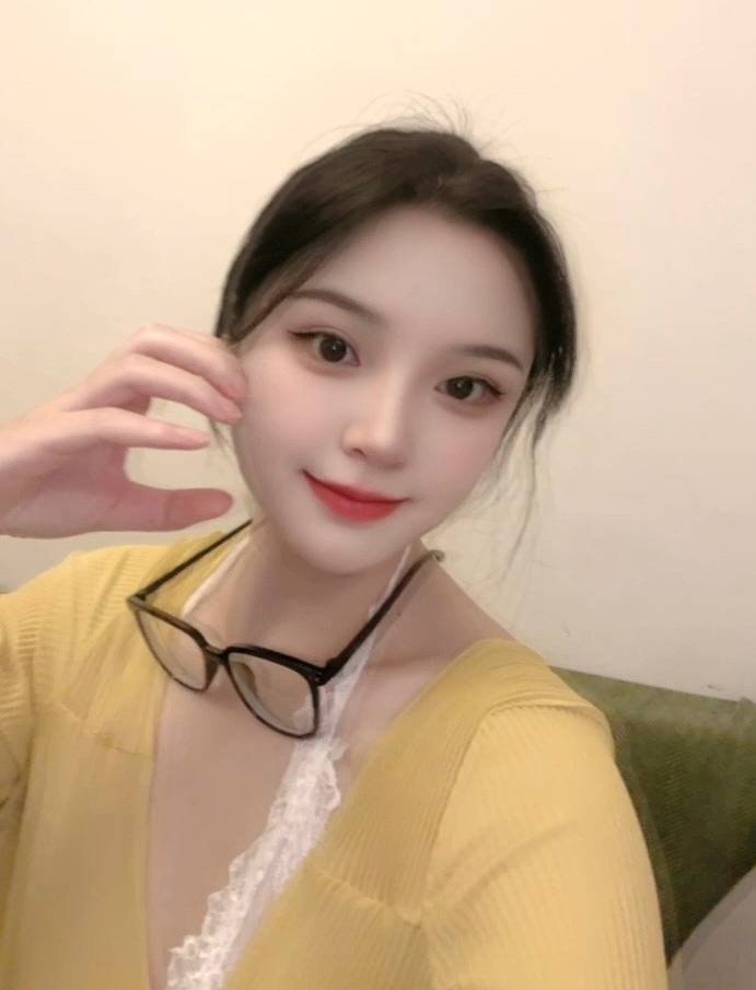 广西 桂林 23岁 160cm 100 B杯 抽烟纹身:没有纹身 SM:否 无套:否 口交:否 过夜:是 同居:是 可飞:能 特点:年轻 听话 清纯 屁股大