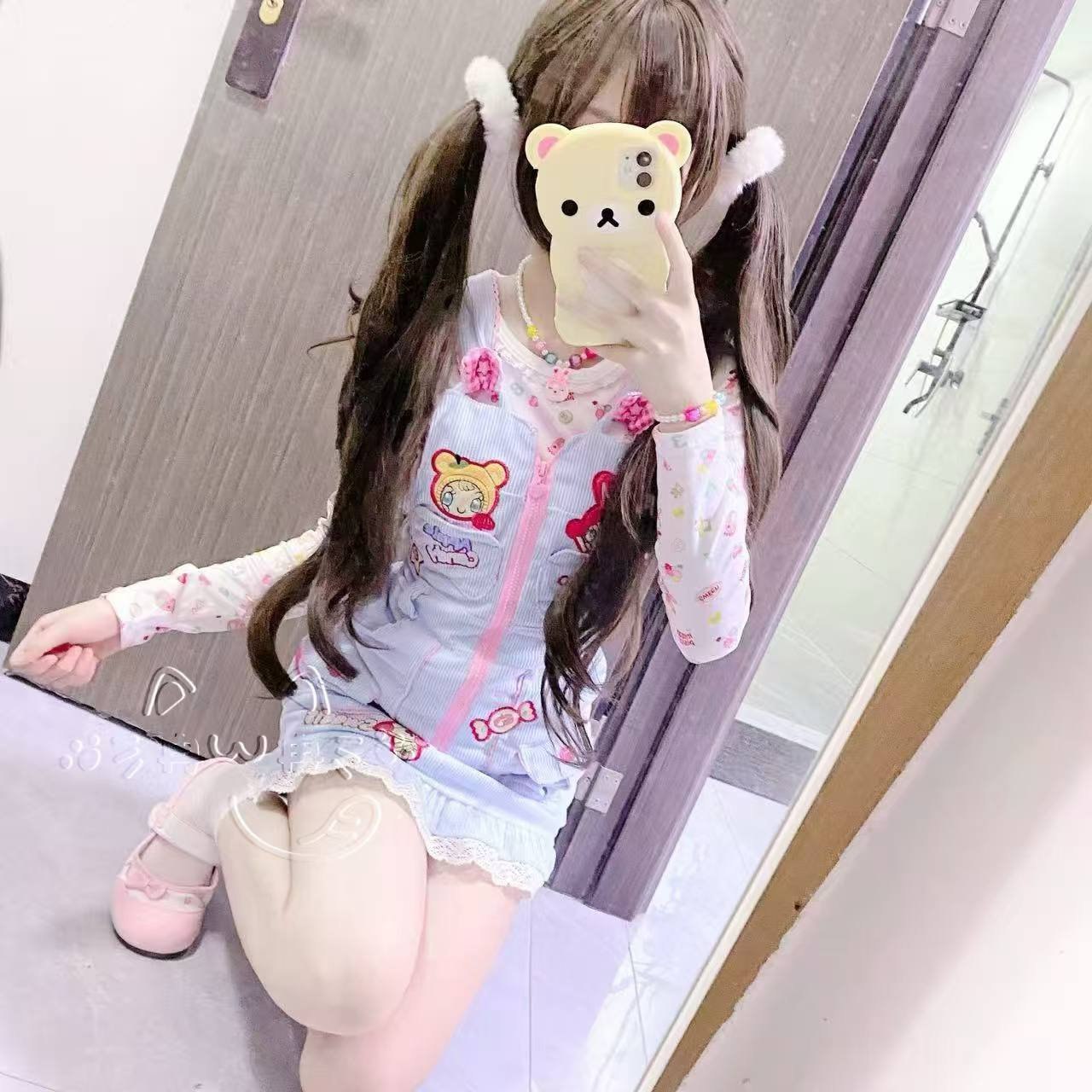 河北 邢台 18岁 171cm 107 B杯 抽烟纹身:无纹身 SM:是 无套:否 口交:可 过夜:可 同居:可 可飞:能 特点:乖听话身材匀称都懂一点什么都可以聊萌