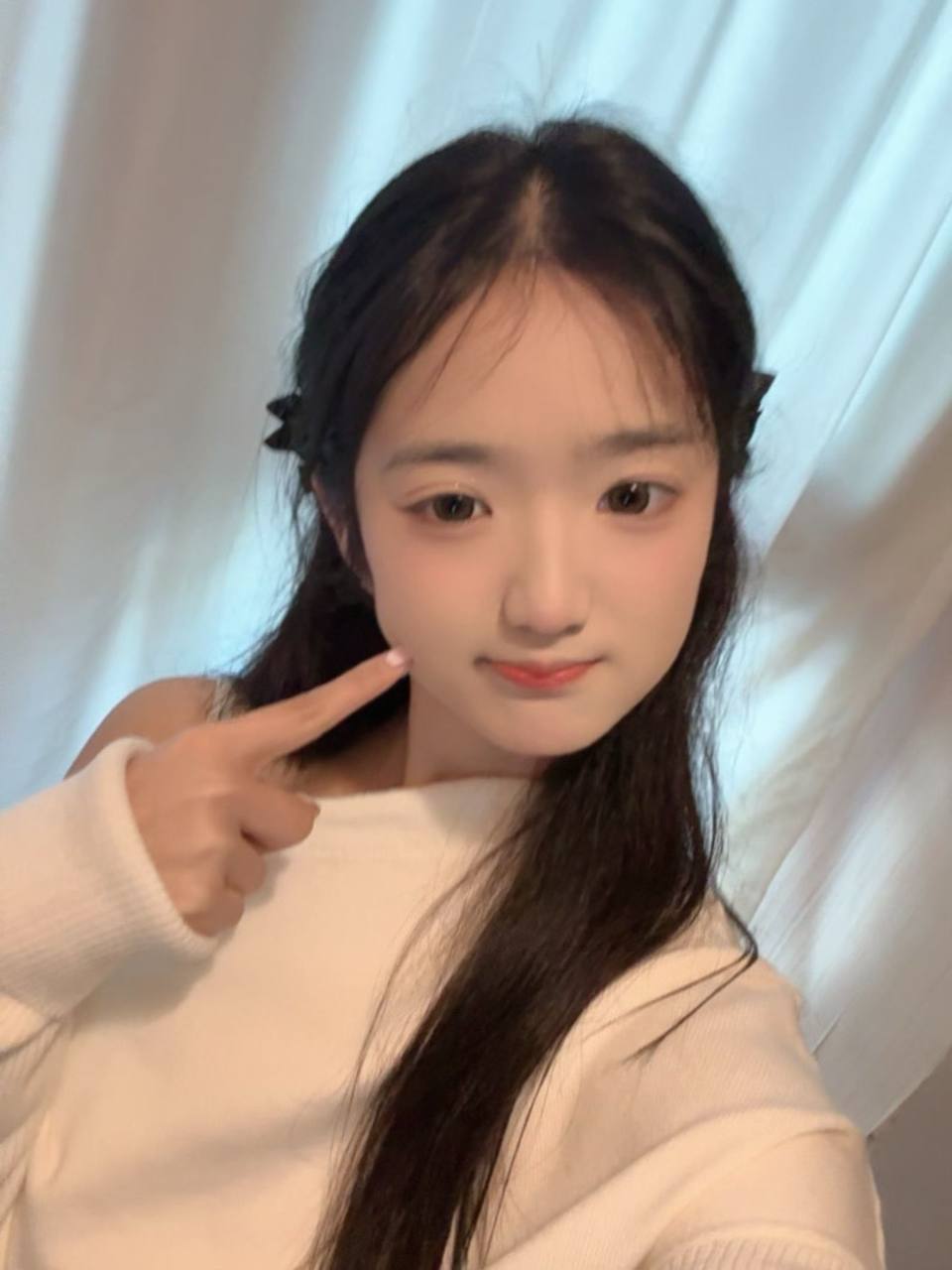 四川 达州 19岁 158cm 90 B杯 抽烟纹身:无 SM:否 无套:否 口交:可 过夜:可 同居:否 可飞:可 特点:生活费分多少次结:二到四