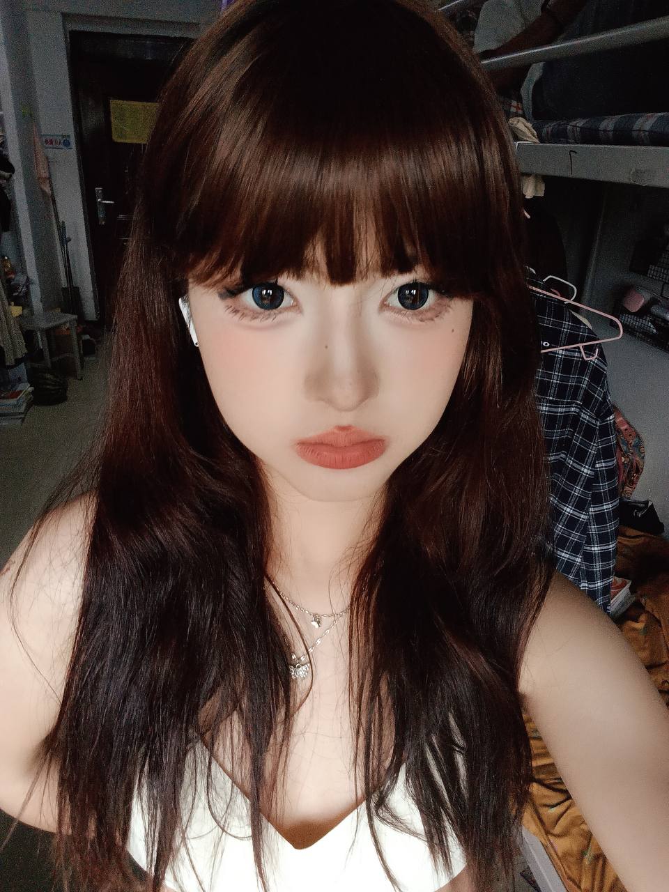 新疆 乌鲁木齐 19岁 165cm 110 B杯 抽烟纹身:无 SM:是 无套:否 口交:是 过夜:是 同居:是 可飞:不可 特点:年轻