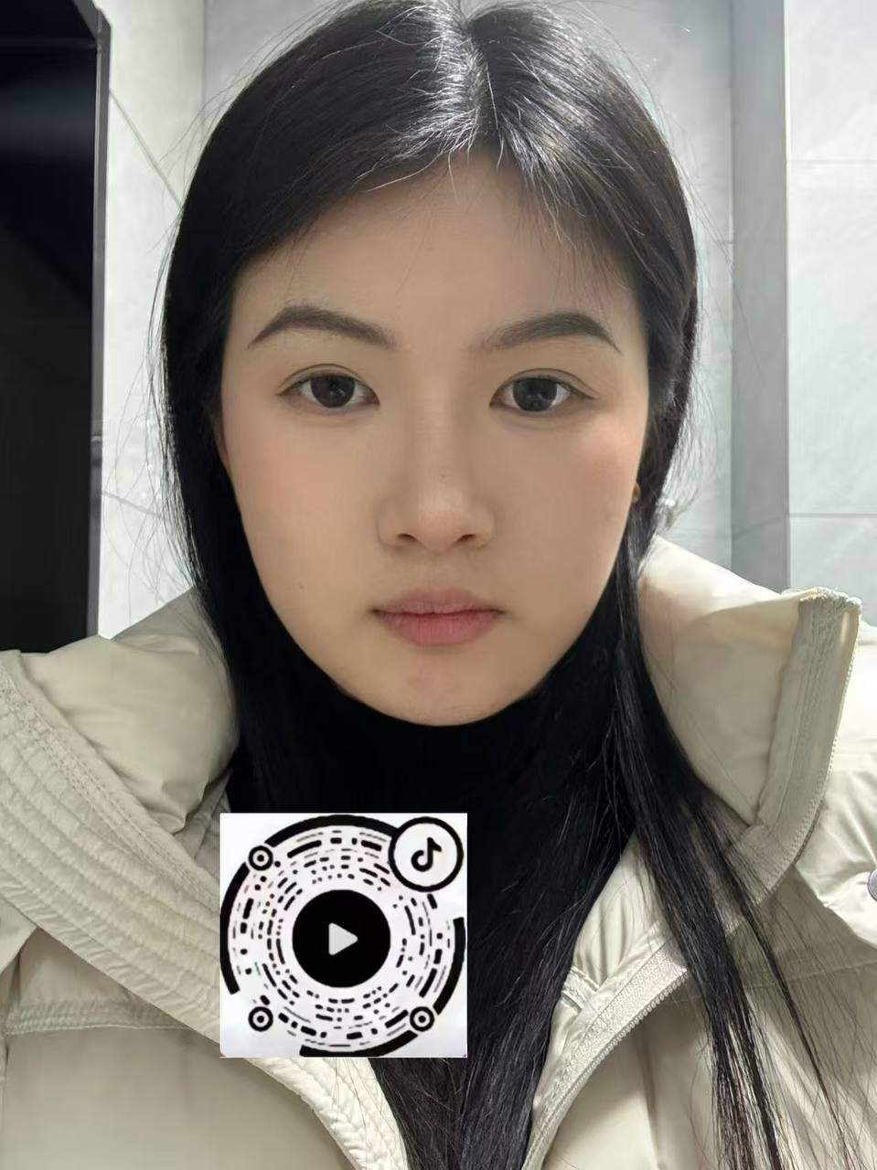 湖北 武汉 24岁 168cm 110 A杯 抽烟纹身:无纹身 SM:否 无套:否 口交:否 过夜:可 同居:可 可飞:可 特点:知性、听话事少,性格开朗,耐看型,善解人意,会提供情绪价值,很少性生活,圈子干净,敏感易喷水