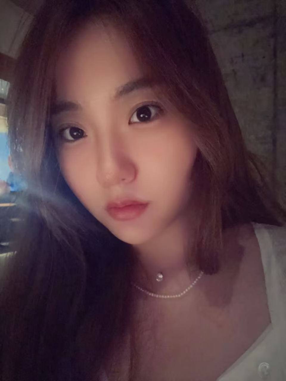 湖南 长沙 25岁 168cm 106 B杯 抽烟纹身:无 SM:可 无套:可 口交:否 过夜:可 同居:否 可飞:可 特点:听话不事多,口活好,🐻挺💦多,叫🛏️好听,细腰翘臀,丰满身材,配合好不事多,情绪价值拉满