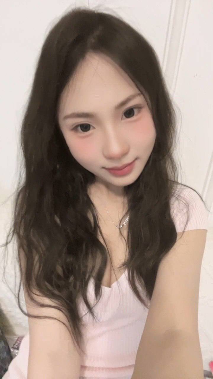 四川 泸州 20岁 162cm 93 C杯 学生 皮肤好 抽烟纹身:无 SM:是 无套:否 口交:可 过夜:可 可飞:川渝地区 价格:9 特点:皮肤好