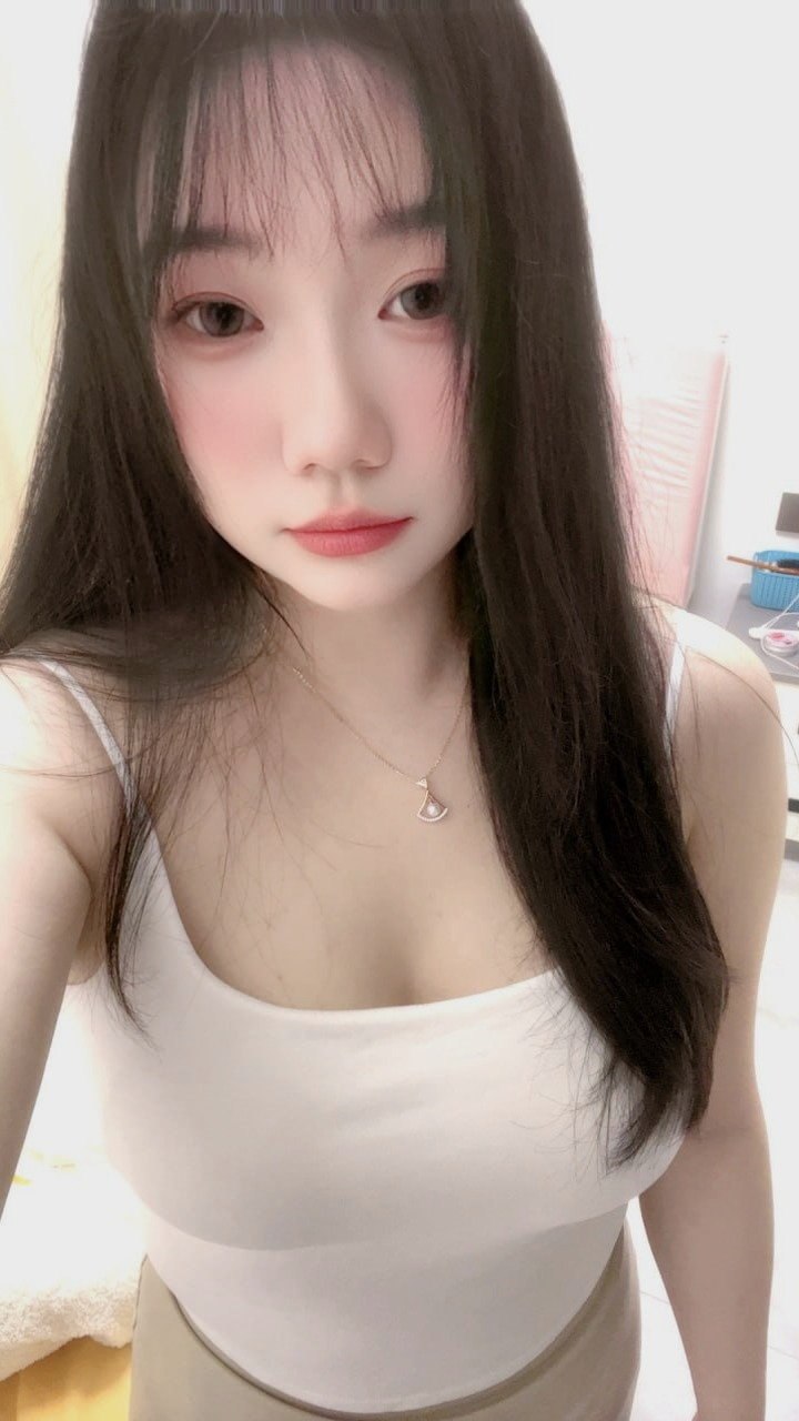 江西 赣州 32岁 160cm 56 C杯 工作 温柔,善解人意,听话 抽烟纹身:无 SM:否 无套:否 口交:否 过夜:可 同居:可 可飞:可 价格:10 特点:温柔,善解人意,听话