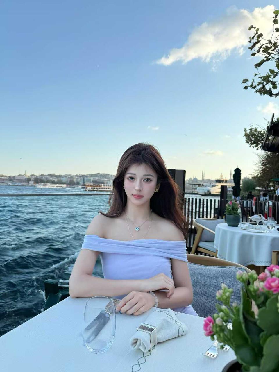 上海 上海 20岁 168cm 96 C杯 学生 年轻漂亮可爱 会跳舞,喜欢叫床 💦多⛲️ 抽烟纹身:无 SM:是 无套:否 口交:可 过夜:可 同居:否 可飞:可 价格:10 特点:年轻漂亮可爱 会跳舞,喜欢叫床 💦多⛲️