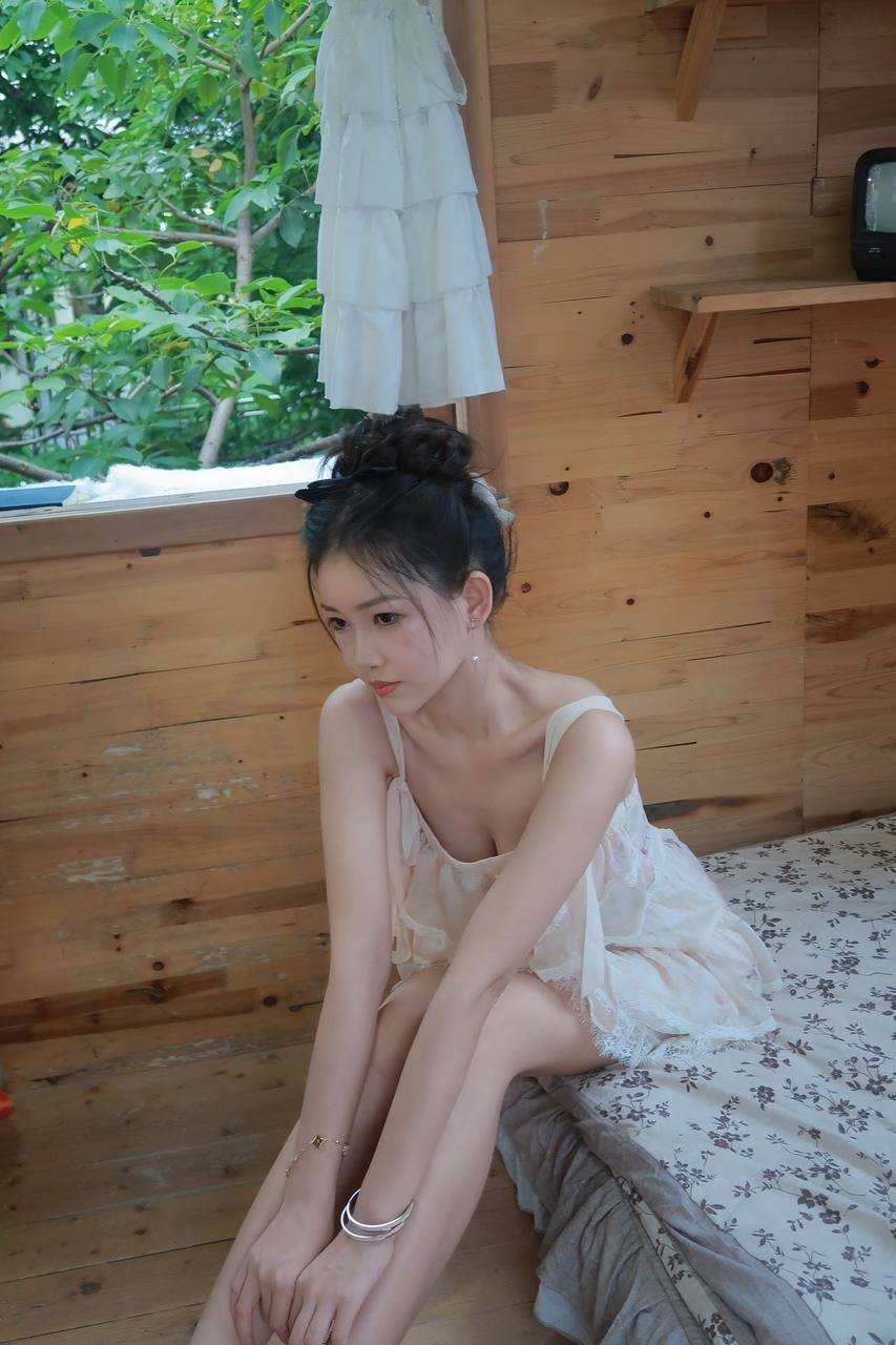 广东 广州 23岁 165cm 84 B杯 身材娇小,超级细腰,筷子腿,巴掌脸,会提供情绪价值 抽烟纹身:无纹身 无套:否 口交:可 过夜:可 同居:可 可飞:可 价格:21 特点:身材娇小,超级细腰,筷子腿,巴掌脸,会提供情绪价值