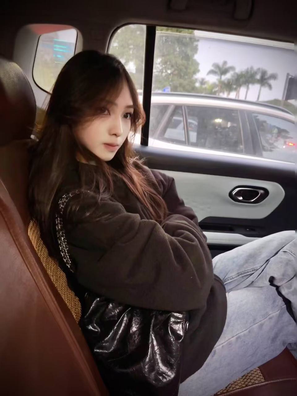 广东 中山 18岁 165cm 90 B杯 学生 SM:否 无套:否 口交:可 过夜:可 同居:可 可飞:广东以内 价格:40