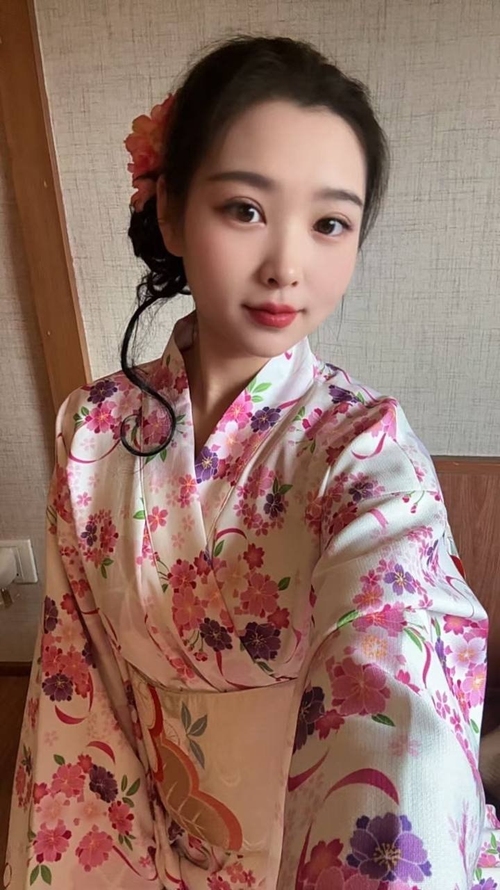 广东 深圳 25岁 160cm 98 C杯 工作 真实36c大胸真人颜值身材绝对小美 口活很好 情趣cos服哥哥买 抽烟纹身:无 SM:是 无套:否 口交:可 过夜:可 同居:否 可飞:否 价格:5 特点:真实36c大胸真人颜值身材绝对小美 口活很好 情趣cos服哥哥买