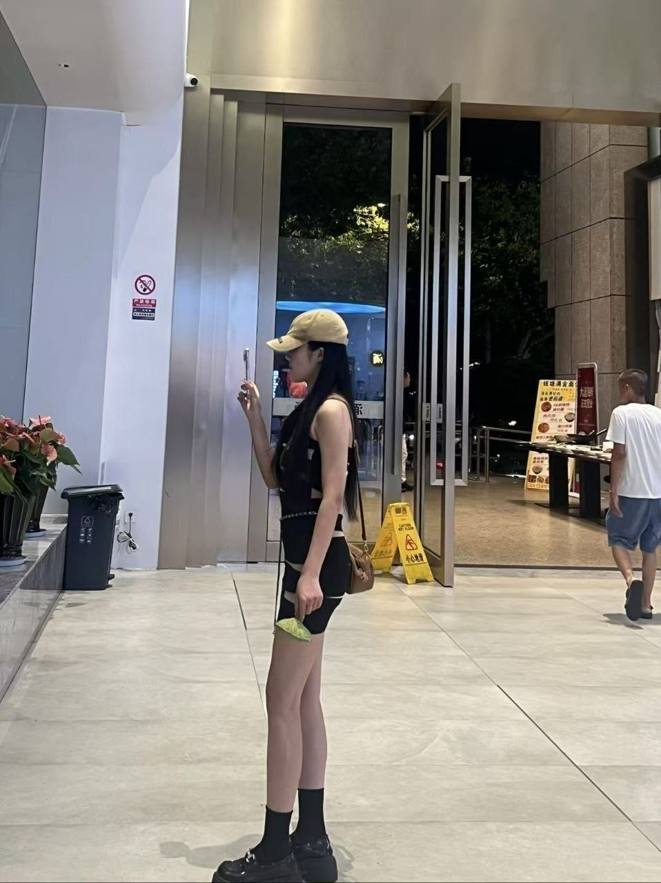 上海 上海 22岁 172cm 46 C杯 本人比照片要好看 会提供情绪价值 抽烟纹身:无 SM:否 无套:可 口交:可 过夜:可 同居:可 可飞:可 价格:15 特点:本人比照片要好看 会提供情绪价值