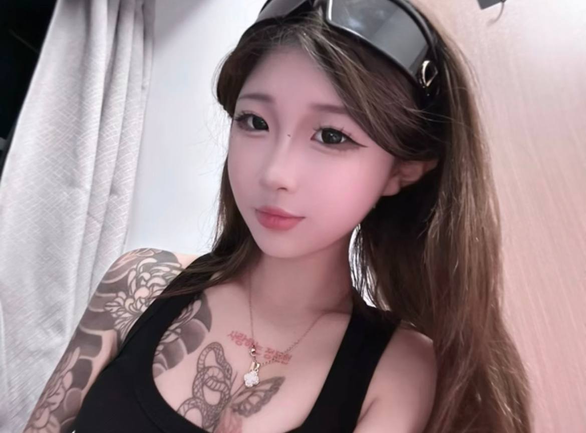 山东 枣庄 滕州 18岁 170cm 105 B杯 学生 抽烟纹身:有纹身 SM:可 无套:可 口交:能 过夜:能 同居:能 可飞:能 本地最好 价格:7.5