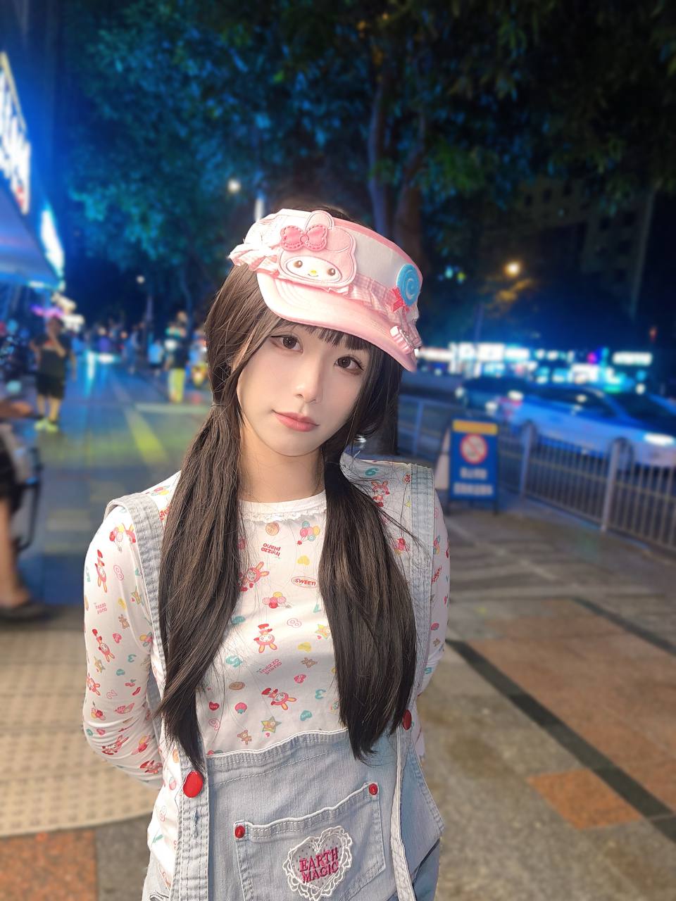 香港 香港 19岁 165cm 100 B杯 学生 性格好 抽烟纹身:无 SM:可 无套:可 口交:可 过夜:可 同居:看情况 可飞:可 价格:9 特点:性格好