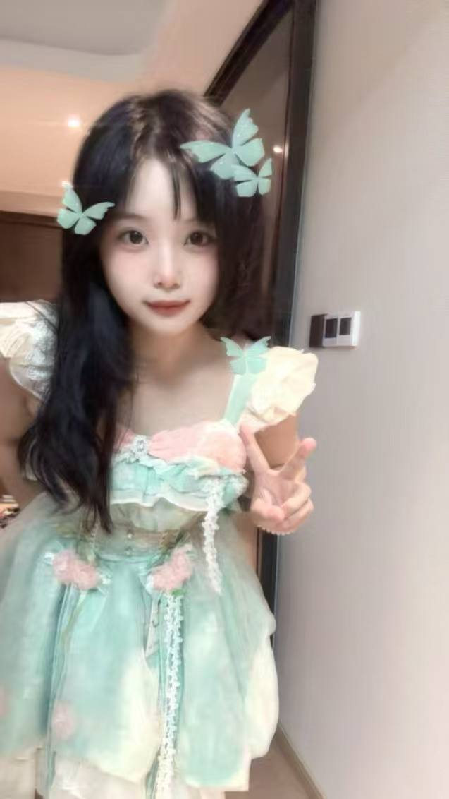 江苏 苏州 22岁 167cm 114 C杯 法务 性格开朗甜妹 听话 事少 会提供情绪价值 抽烟纹身:无 SM:轻微 无套:+💰 口交:可 过夜:尽量不 同居:尽量不 可飞:可谈 价格:10 特点:性格开朗甜妹 听话 事少 会提供情绪价值