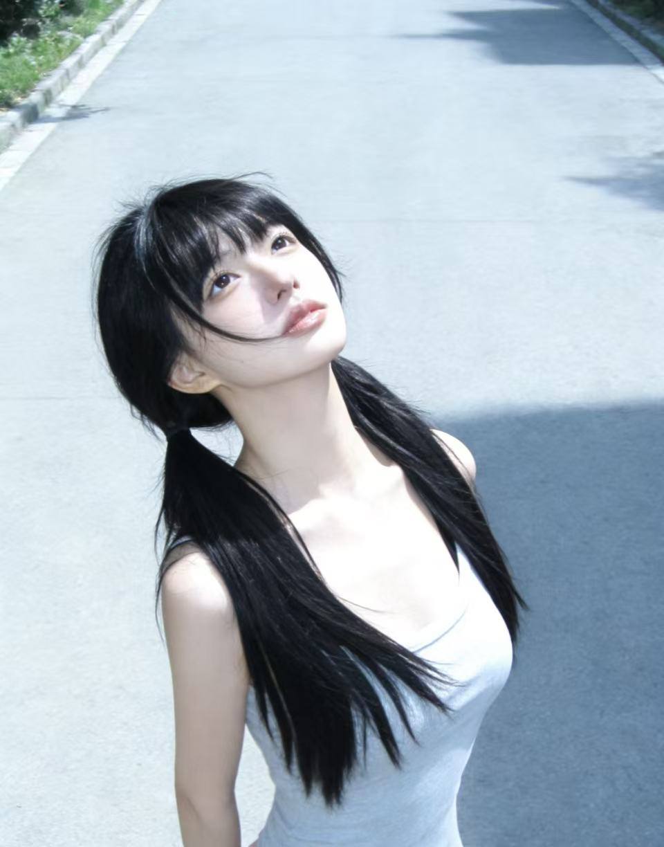 陕西 西安 19岁 166cm 90 C杯 学生 皮肤雪白,身材好,声音好听身体柔软无整,素颜好看 抽烟纹身:无 SM:轻微 无套:否 口交:可 过夜:可 同居:可 可飞:可 港奥 价格:20 特点:皮肤雪白,身材好,声音好听身体柔软无整,素颜好看