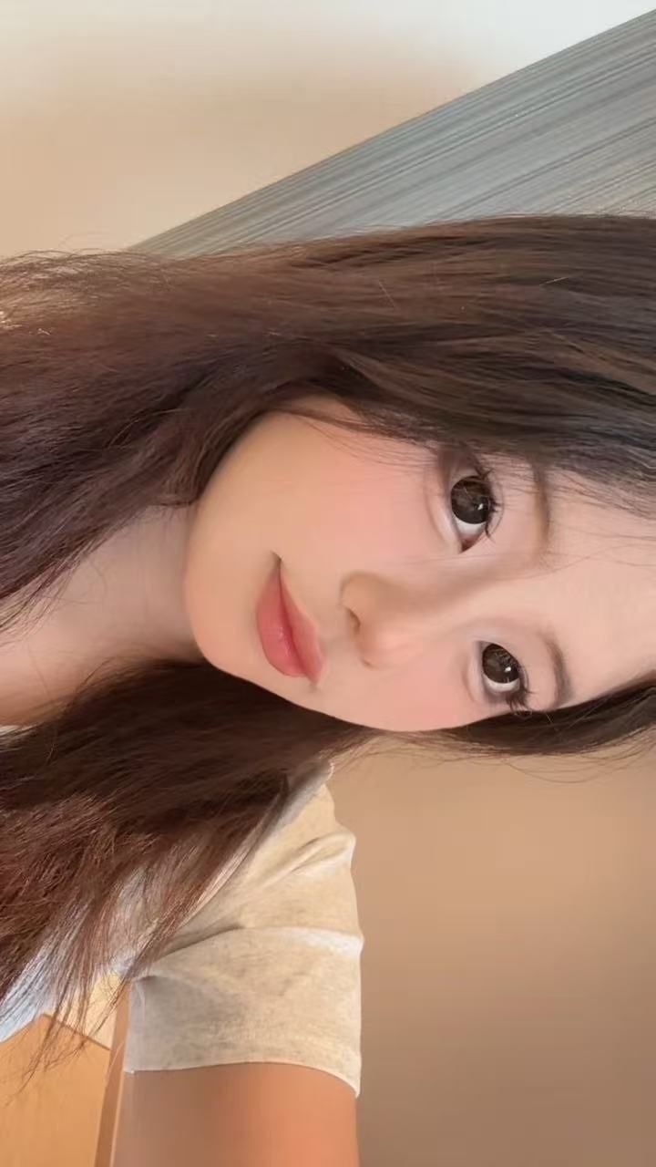 广东 汕头 19岁 170cm 130 A杯 学生 听话 水多 清纯可爱 丰满 抽烟纹身:无 SM:可 无套:否 口交:可 过夜:可 可飞:否 价格:2/4 特点:听话 水多 清纯可爱 丰满